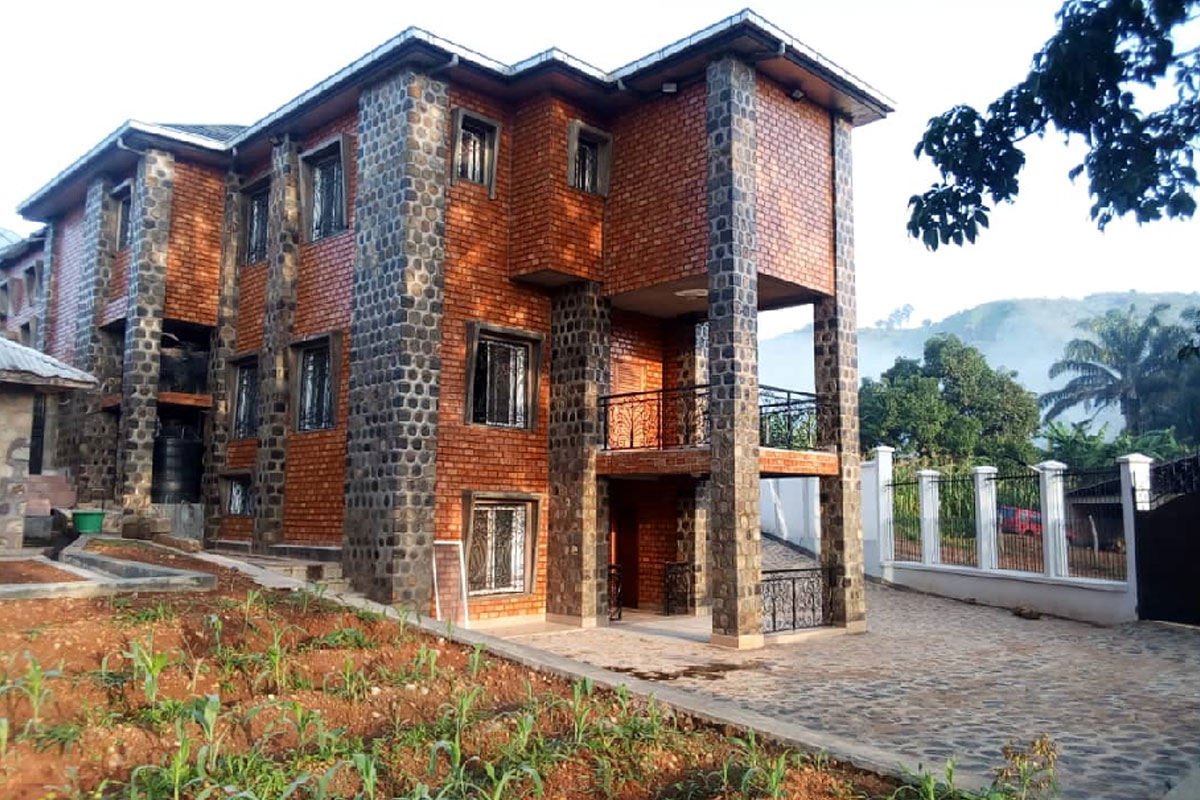 Houses with clay designed finishing